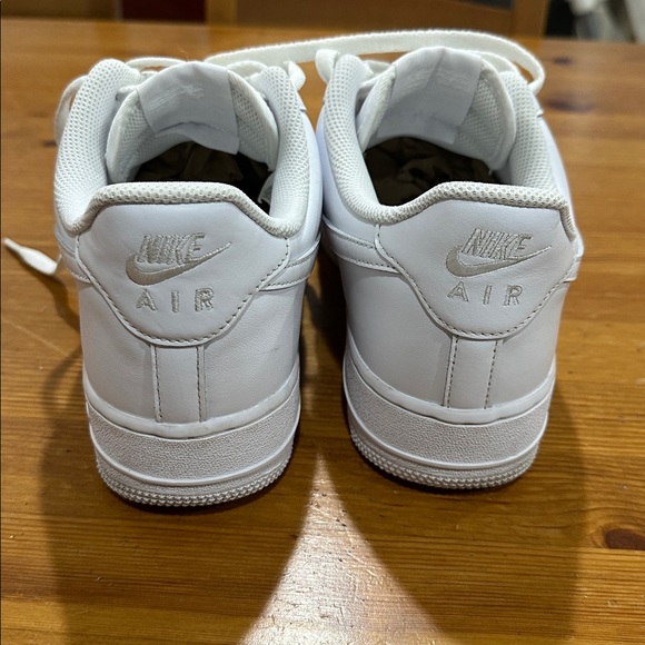 Nike Air Force 1 White Leather Shoes Unisex size 9.5 - Picture 5 of 11